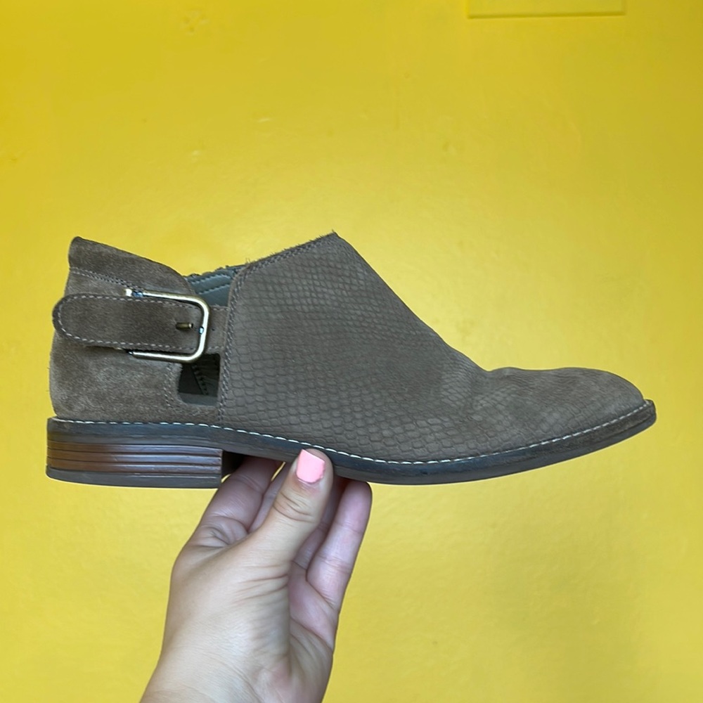 Clarks Buckle suede boot